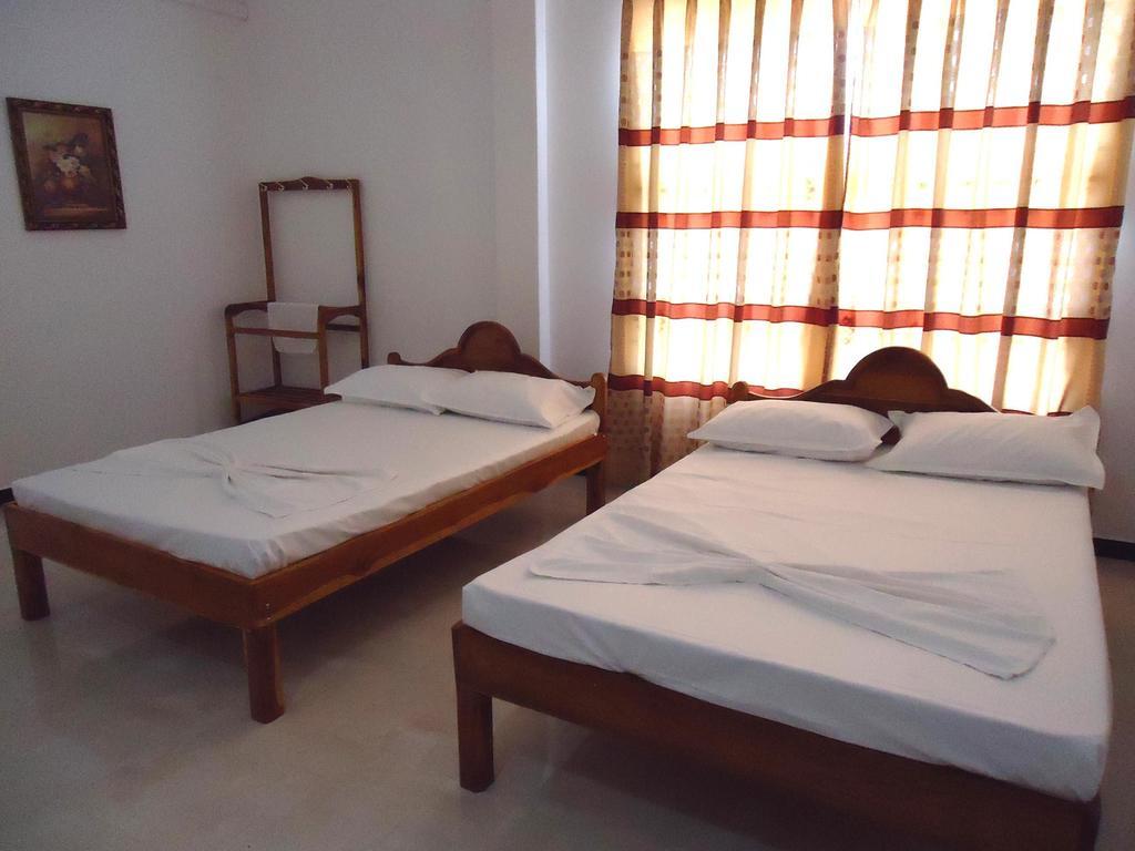 Hotel Glee Trincomalee Kamer foto