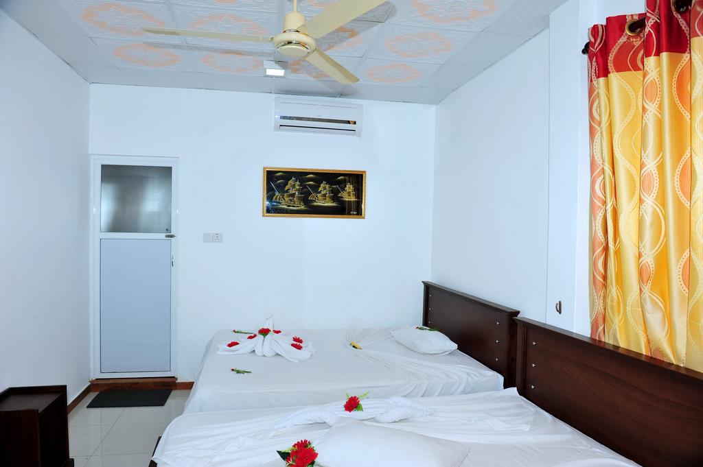 Hotel Glee Trincomalee Buitenkant foto